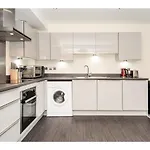 Apartment 4 Chapel Stylish 2-bed Flat Near Centre Pass The Keys *