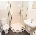 4 Chapel Stylish 2-bed Flat Near Centre Pass The Keys Apartment