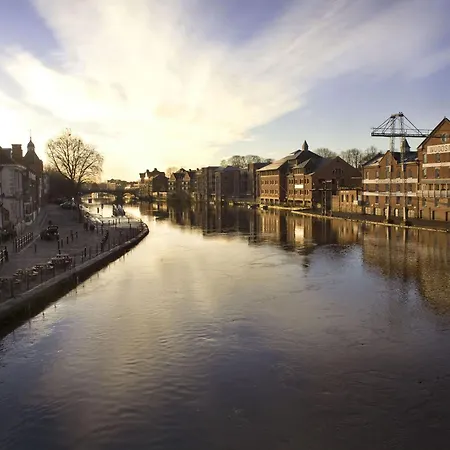 4 Chapel Stylish 2-bed Flat Near Centre Pass The Keys York
