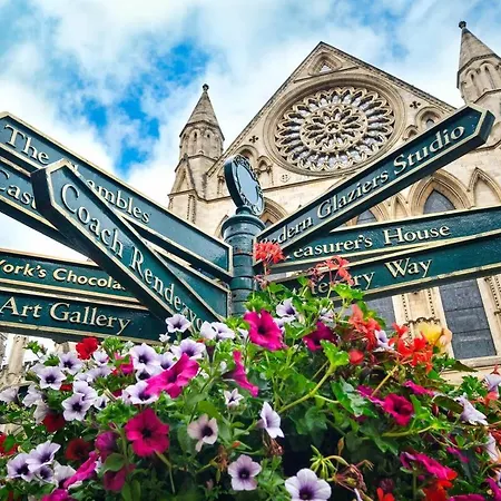 4 Chapel Stylish 2-bed Flat Near Centre Pass The Keys * York