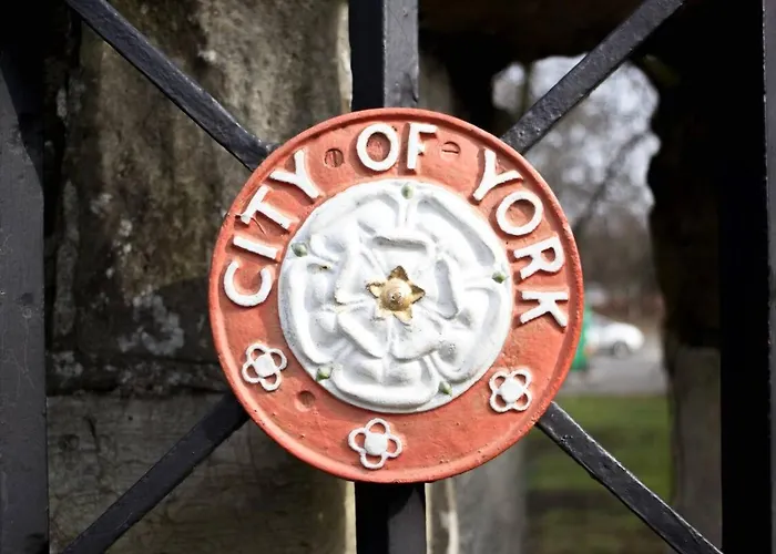 Апартаменты 4 Chapel Stylish 2-bed Flat Near Centre Pass The Keys *