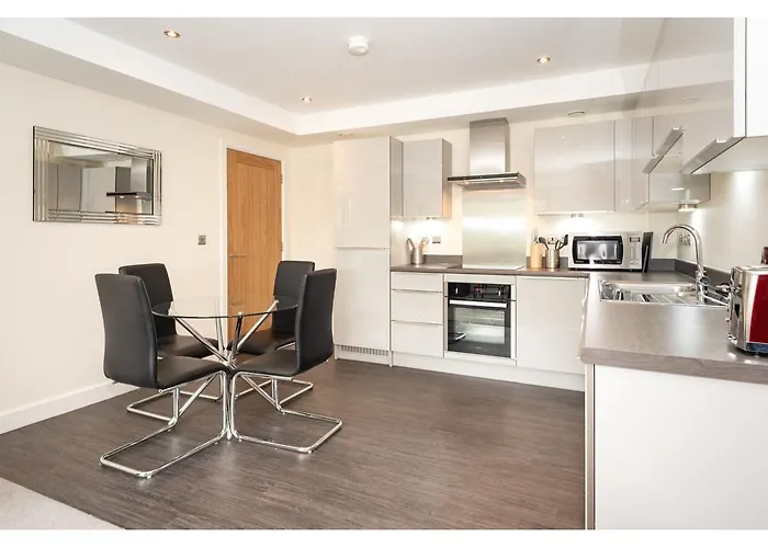 4 Chapel Stylish 2-bed Flat Near Centre Pass The Keys Апартаменты