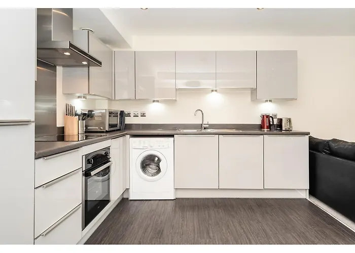 Апартаменты 4 Chapel Stylish 2-bed Flat Near Centre Pass The Keys *