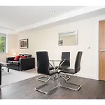 Apartment 4 Chapel Stylish 2-bed Flat Near Centre Pass The Keys *