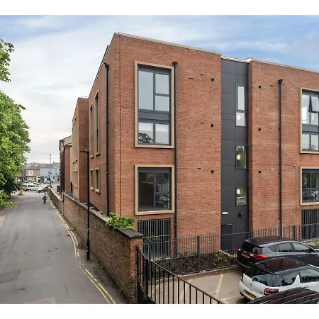 Apartment 4 Chapel Stylish 2-bed Flat Near Centre Pass The Keys