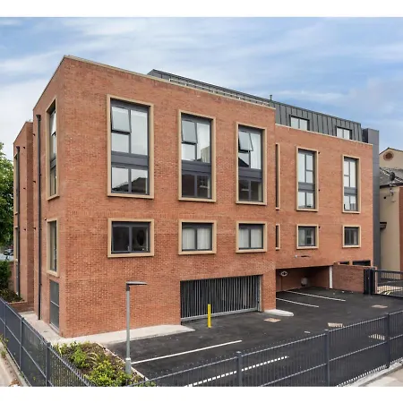 Apartment 4 Chapel Stylish 2-bed Flat Near Centre Pass The Keys